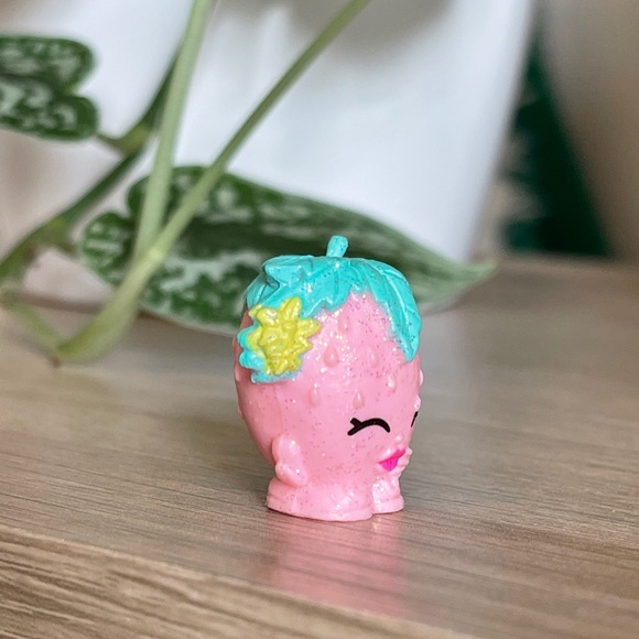 Shopkins Strawberry Kiss🍓💋 - Picture 3 of 5